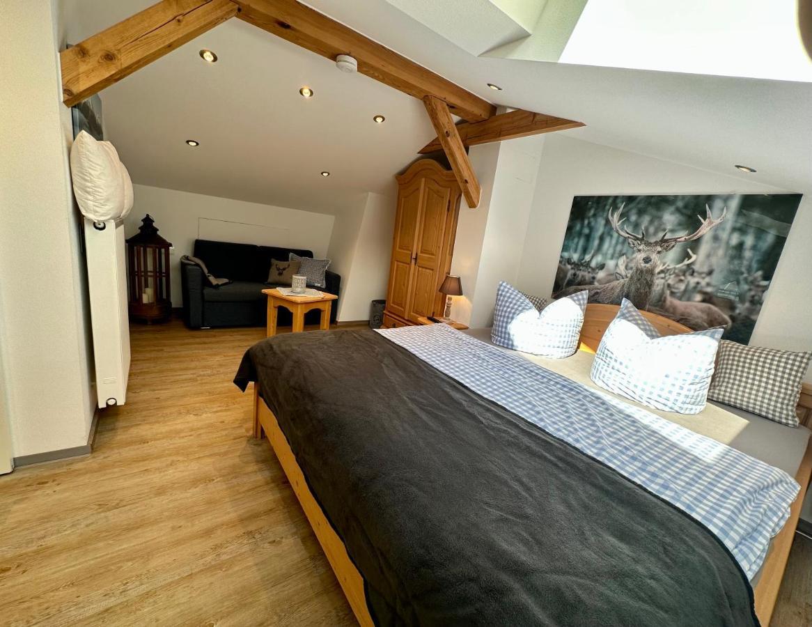 Mansardenwohnung Rehkitz Шёнау-ам-Кёнигсзе Экстерьер фото
